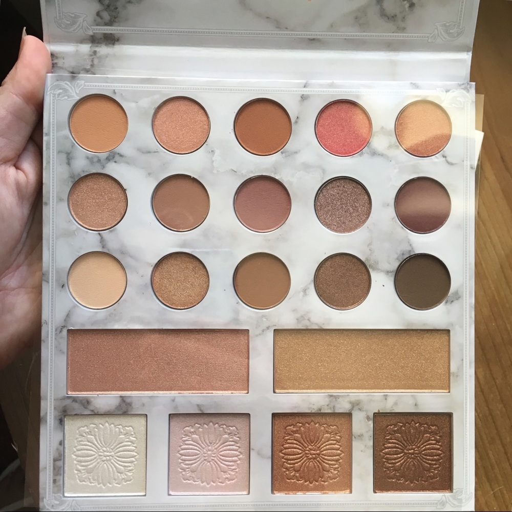 Carli Bybel Deluxe Edition Palette